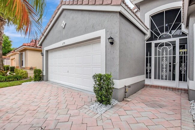 Building Photo - 6779 Indianwood Way