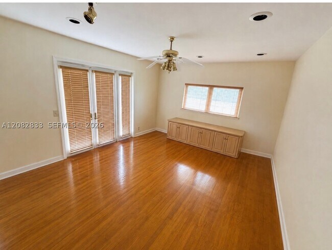 Building Photo - 470 Marquesa Dr