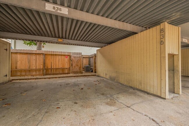 Building Photo - 836 Wax Myrtle Ln