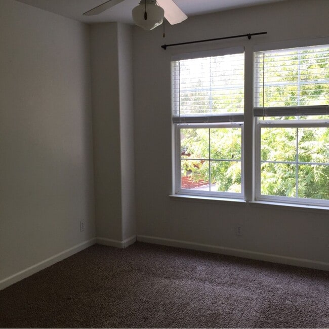 Building Photo - Great 3 Bedroom 2.5 Bath home