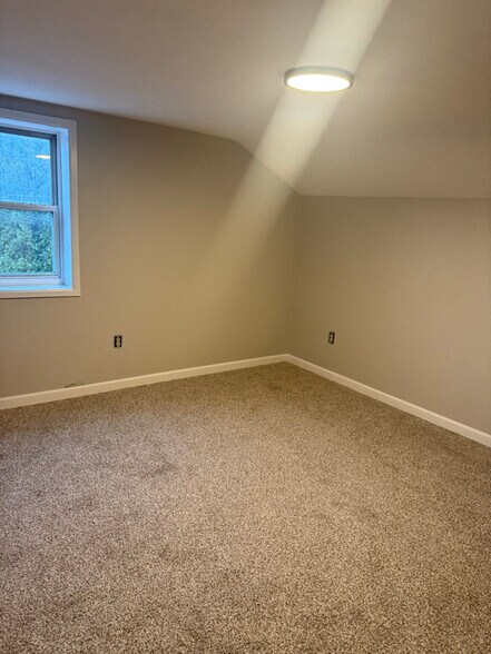 Building Photo - 622 Alexandria St