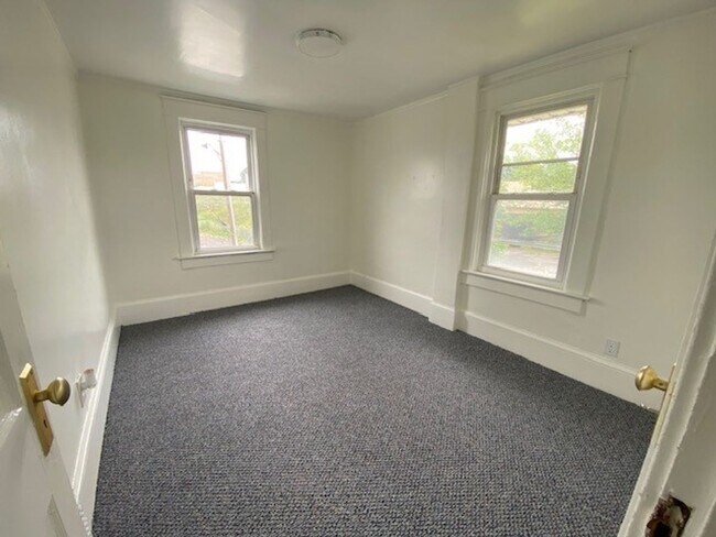 Building Photo - Bright 3BR Single-Family in East Akron — Y...