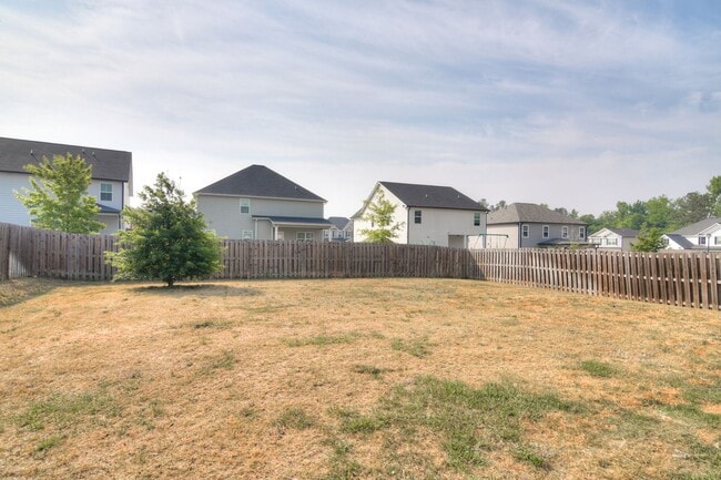 Building Photo - 4 Bedroom 2 Bathroom Two Story Home