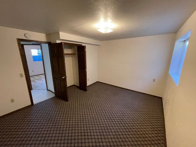 Building Photo - Spacious Condo in West Billings with a tennis court, basketball court & pool!