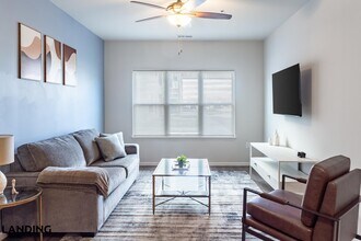 Building Photo - 2023 N Broadmoor Ave