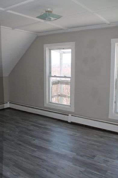 Building Photo - 20 Bellevue St