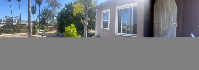 Building Photo - 2500 S Bronson Ave