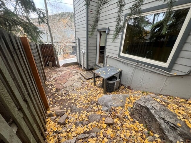 Building Photo - OLD TOWN GEM