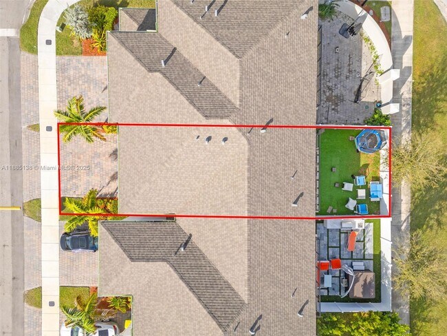 Building Photo - 809 SE 16th Ct