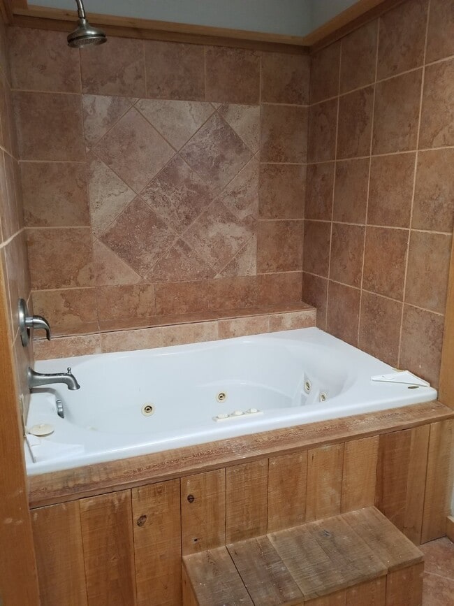 Building Photo - Convenient to Hilton Head, Two Bedroom Tow...