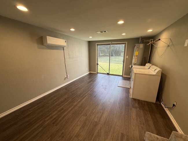 Building Photo - 6899 Jefferson Blvd