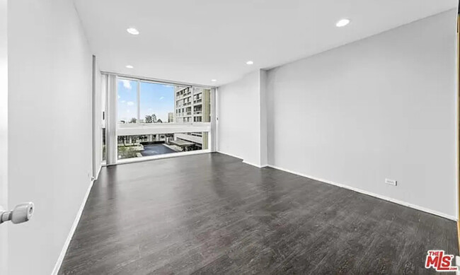 Building Photo - 2220 Avenue of the Stars