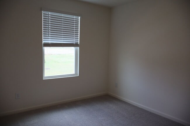Building Photo - 3413 Baybrooke Dr