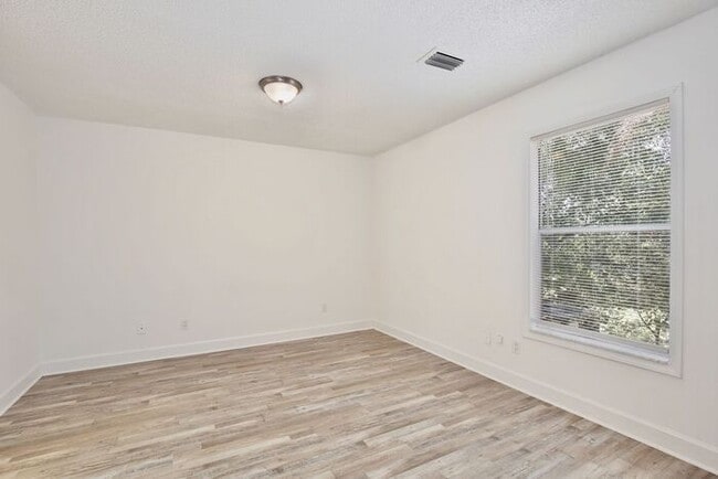 Building Photo - Spacious 3/2 Condo with a Cover Patio Area in the Desirable Palm Villas - Kissimmee!