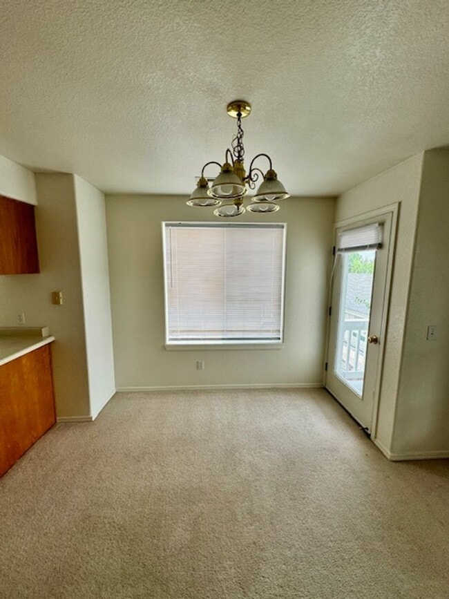 Building Photo - 2 Bedroom 2 Bath Centrally Located Condo