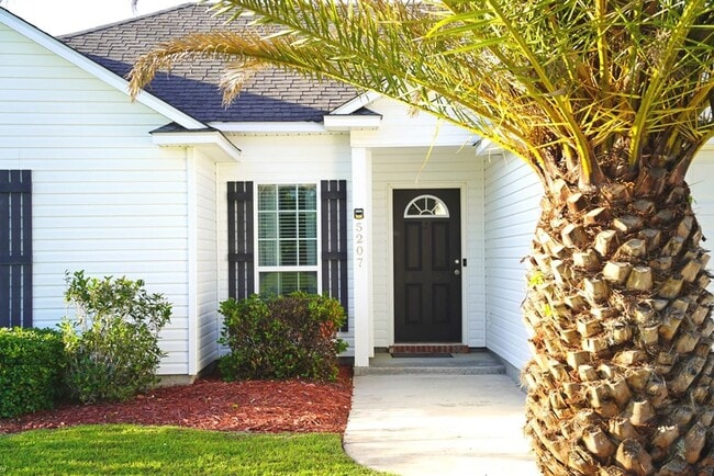 Building Photo - Your New Home Awaits: Stunning Rental Property in Branch Pt Subdivision, Valdosta, GA!
