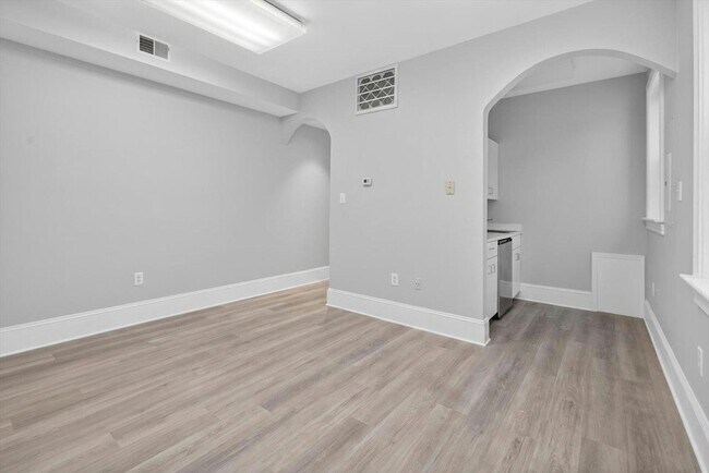 Building Photo - 705 8th St SE