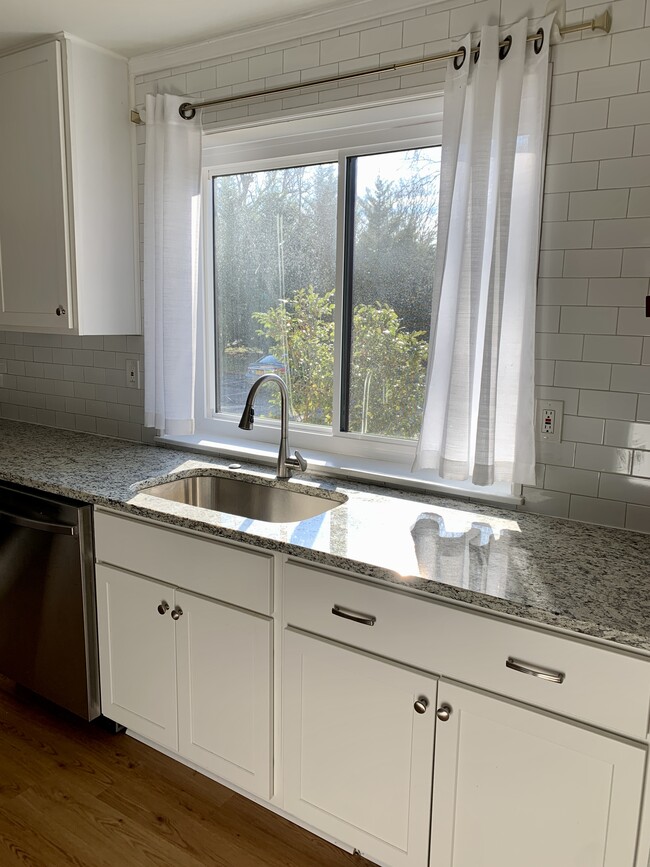 Kitchen - 7359 Hickory Log Cir