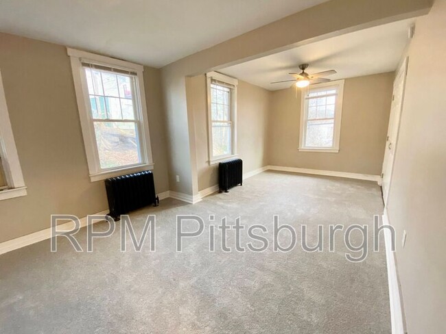 Building Photo - 5733 Phillips Ave