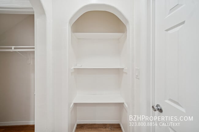 Building Photo - 710 Westmount Dr