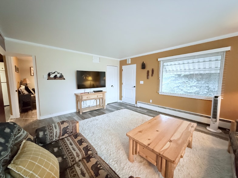 Building Photo - 105 3rd Ave W