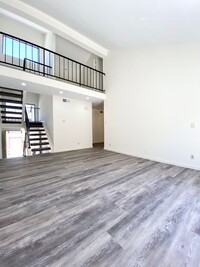 Building Photo - *Spacious updated townhouse in Monterey pa...