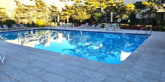 Building Photo - 5 Sea Breeze Ct