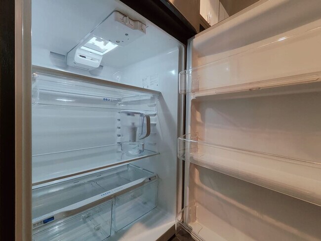 Building Photo - 212 W Roberts Ave