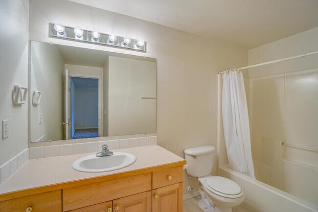 Building Photo - THREE BEDROOM TOWNHOME WITH GARAGE ACROSS FROM SHOPPING AND DINING