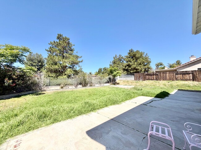 Building Photo - Stunning 4 Bedroom Home in California Tradewinds