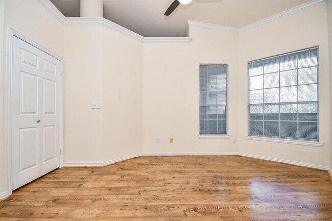 Building Photo - 2100 Welch St