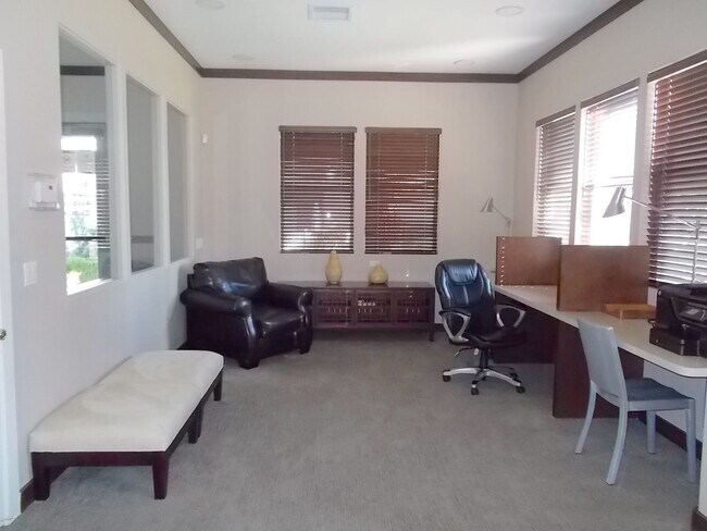 Building Photo - Beautiful 1-Bedroom Condo in Prime Bella V...