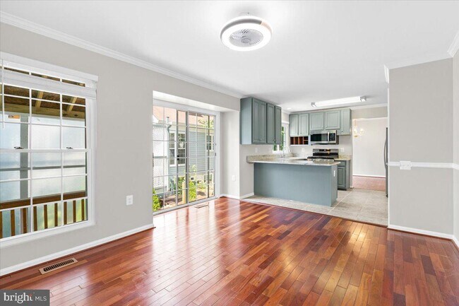 Building Photo - 461 Foxridge Dr SW