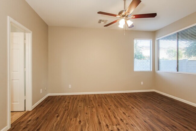 Building Photo - 14338 W Crocus Dr