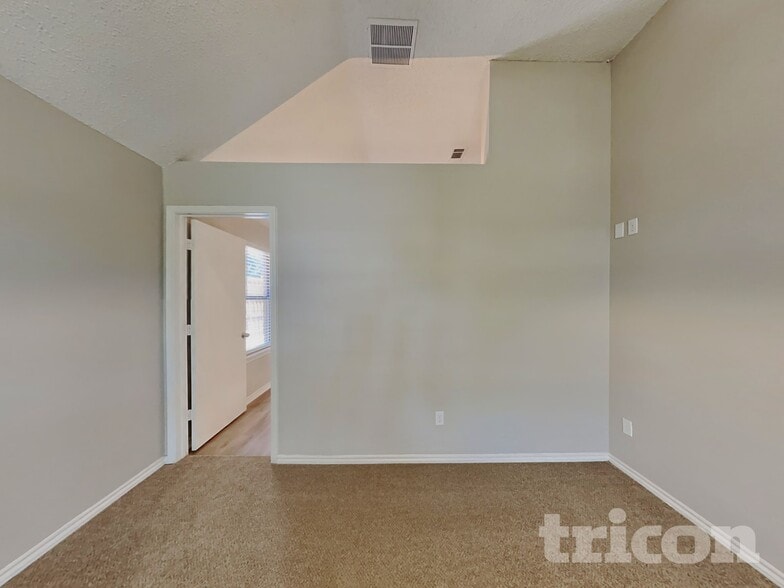 Building Photo - 1414 Glenwillow Dr