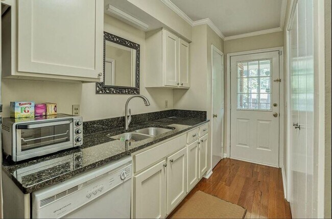 Building Photo - 3921 Overbrook Dr