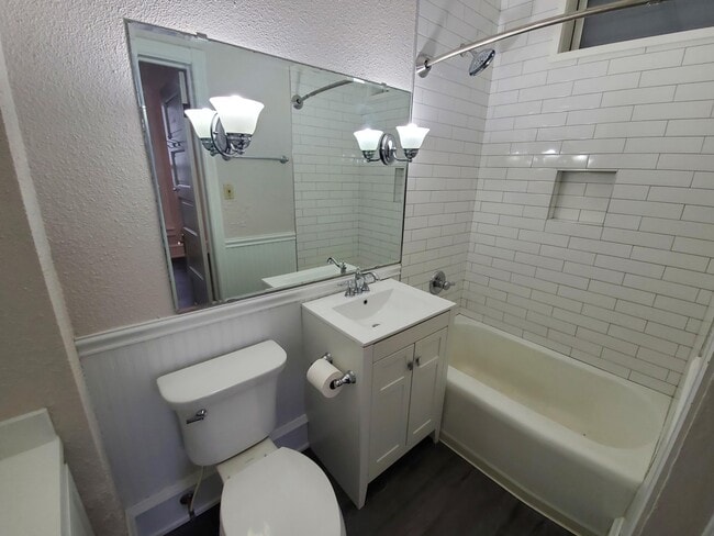 Building Photo - 2054 N Cambridge Ave