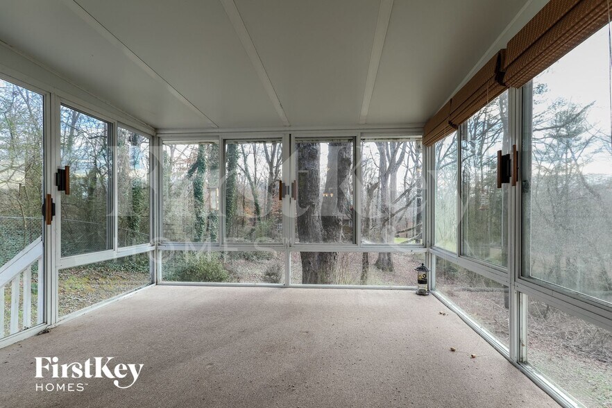 Building Photo - 3240 Hilltop Cir