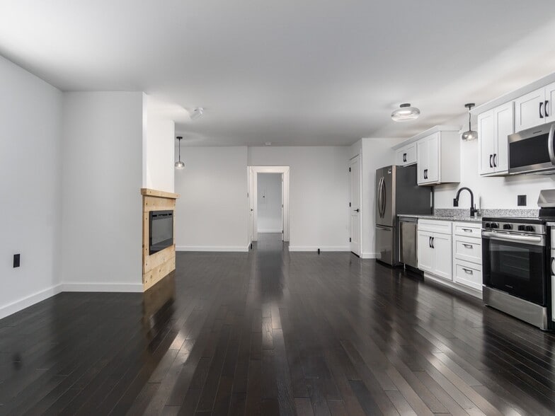 Open floor plan - 130 Temple St