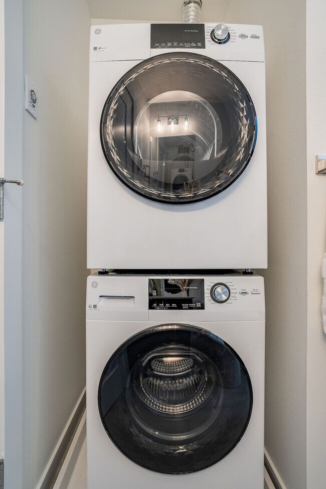 Building Photo - 1414 E Howell St