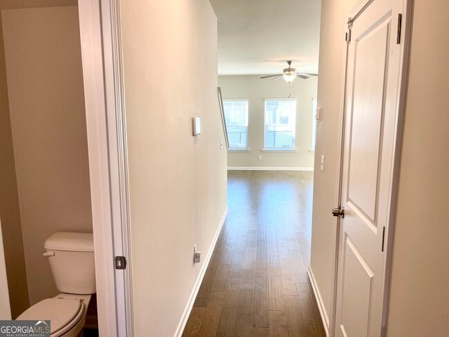 Building Photo - 3502 Lakeview Crk