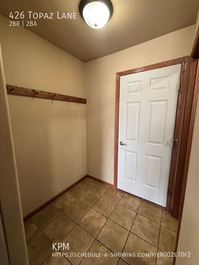 Building Photo - 426 Topaz Ln