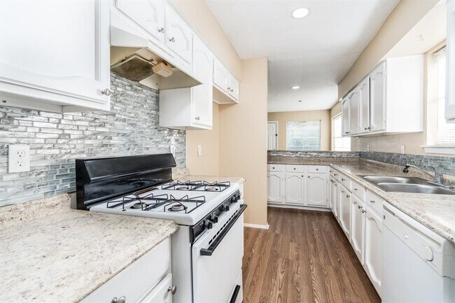 Building Photo - 9903 Cane Creek Dr