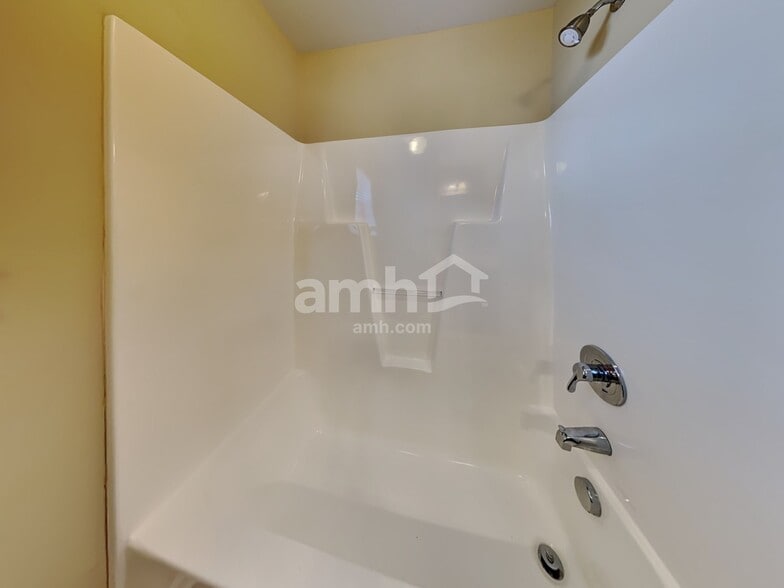 Building Photo - 416 Joneshaven Dr