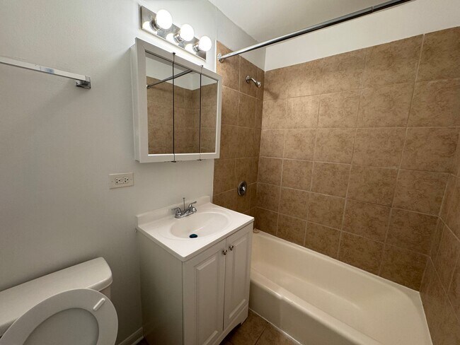 Building Photo - 7930-7940 S Greenwood Ave