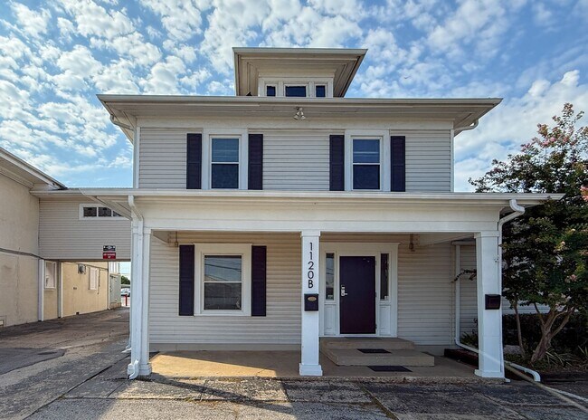 Building Photo - 1120NW