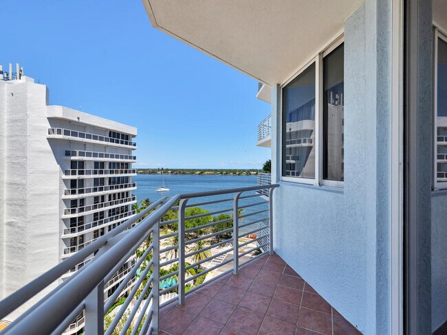 Building Photo - 1551 N Flagler Dr