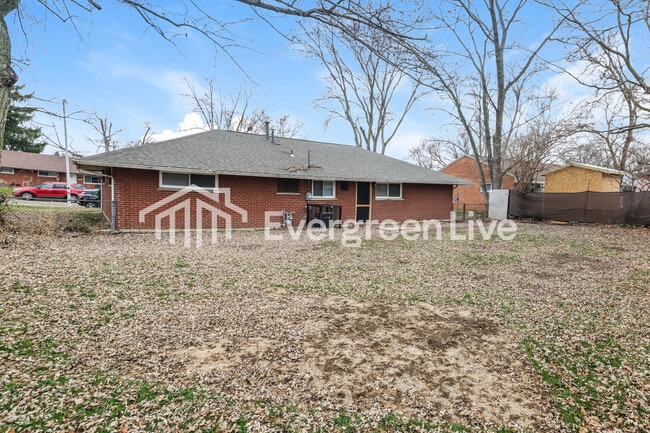 Building Photo - 4760 Rolling St