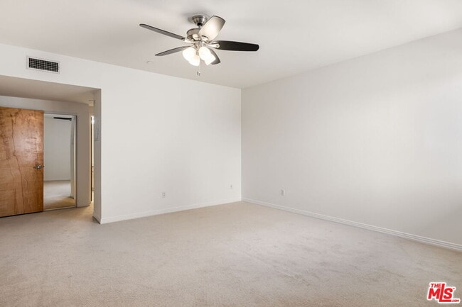 Building Photo - 171 N Church Ln