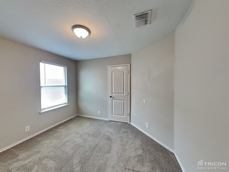 Building Photo - 15317 Cooks Petrel